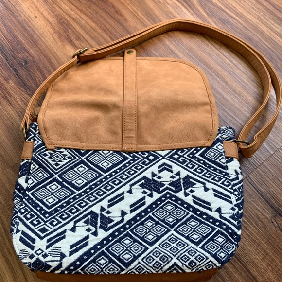 Roxy purse (Matching wallet sold separately) - Picture 7 of 9